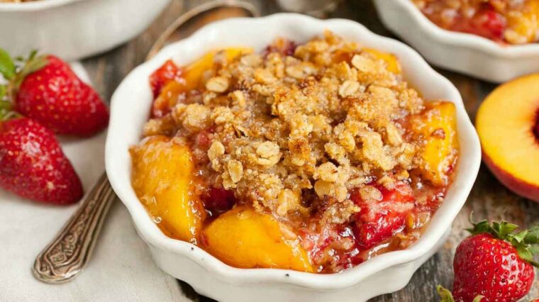 Strawberry Peach Crisp: The Perfect Summer Dessert with a Golden Oat Topping 5 Easy Homemade strawberry peach crisp with golden oat topping served in a white bowl
